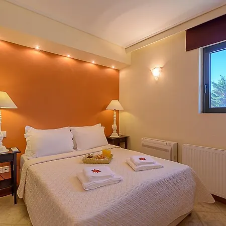 Distefi Hills In Sounio Villa
